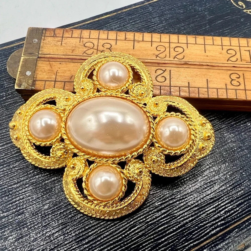 Vintage LR LADY REMINGTON large gold and faux pearl brooch chunky beautiful!